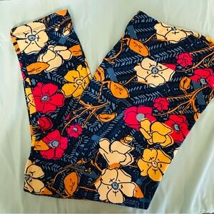 LuLaRoe Tall & Curvy featuring a vibrant, colorful patterned design.